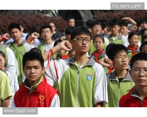 足球明星助力中考学子奋发向上共同追梦的激情时刻